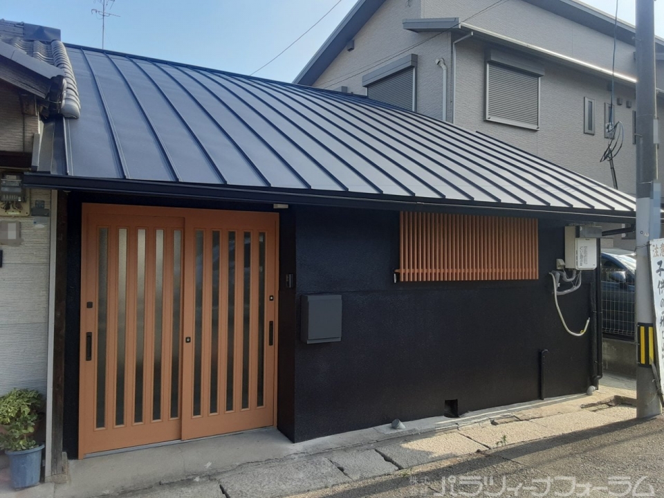 潮江平屋住宅カラーパラロゴ入り